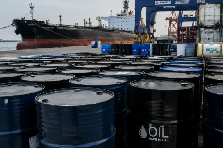 Evening Digest: Oil falls, Apple cuts iPhone component orders