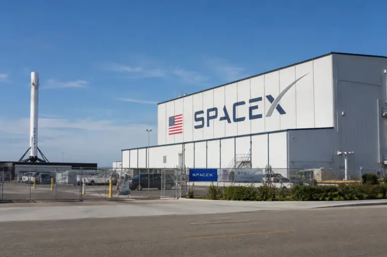 Evening digest: oil jumps to $117, SpaceX to enter wireless services